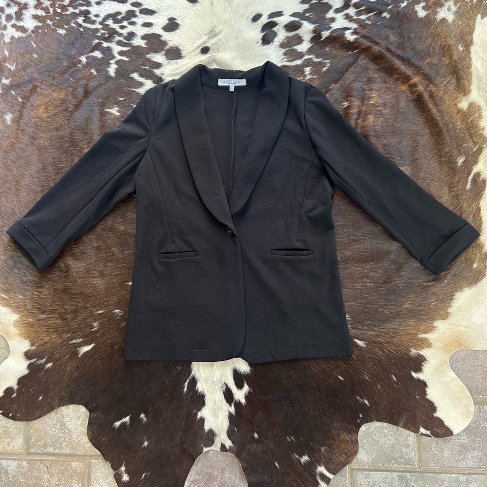 Sweet Rain Black Blazer with Notched Lapels and Tailored Cut
